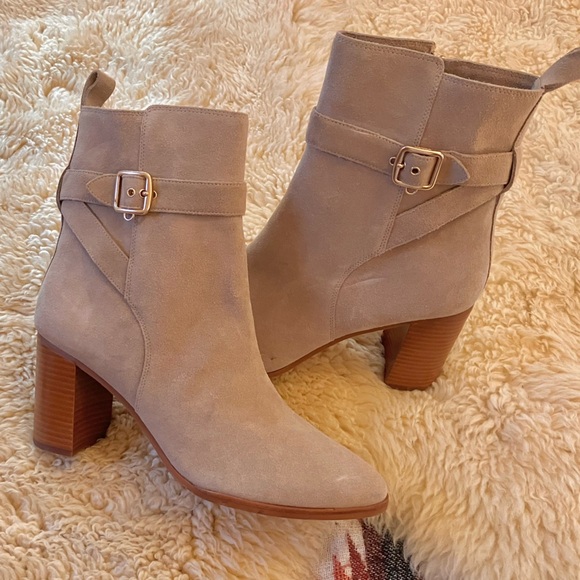 NWOB Coach Olivia Suede Bootie in Oatmeal Sz 11 - Picture 4 of 15